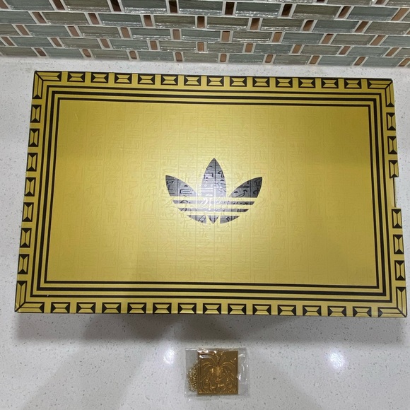 Yu gi oh adidas shoes with sealed dark Magician promo card - Picture 5 of 9